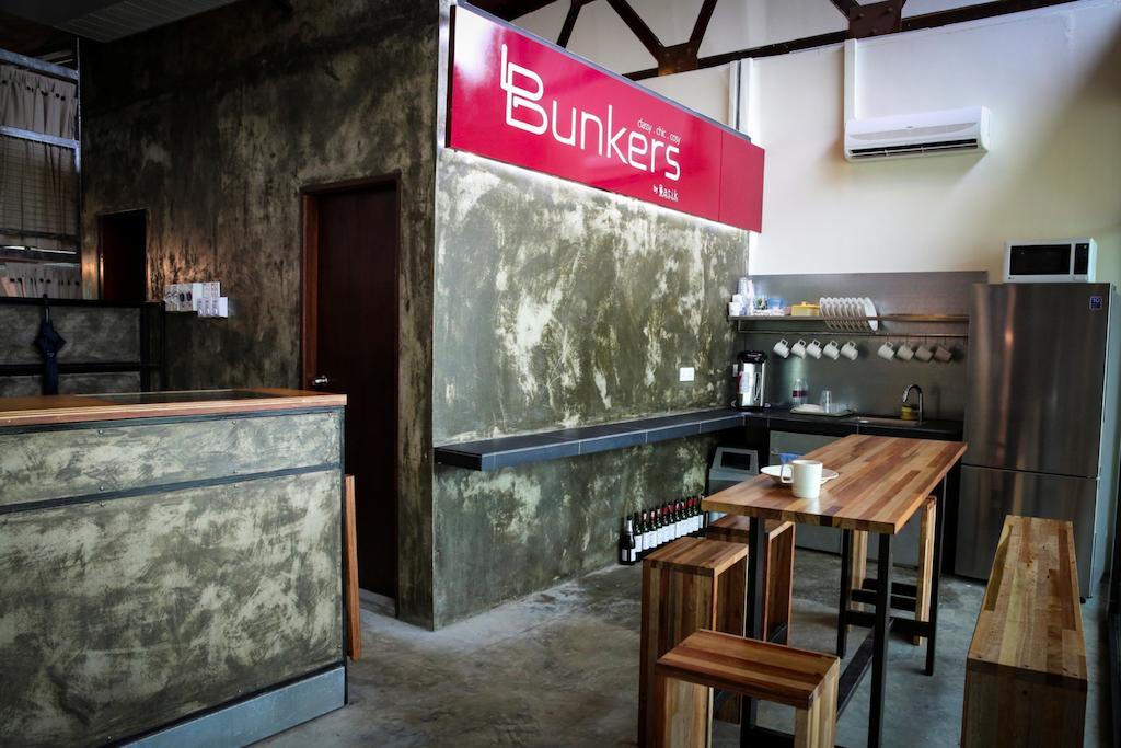 Bb Bunkers Vandrarhem Santubong Exteriör bild
