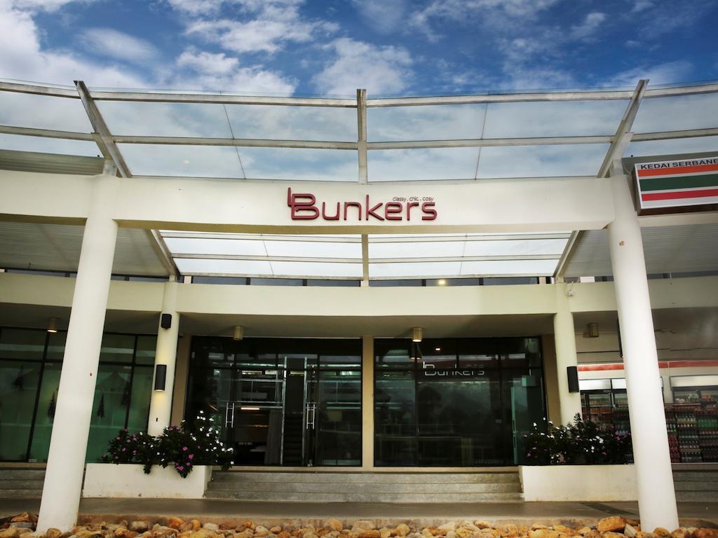 Bb Bunkers Vandrarhem Santubong Exteriör bild